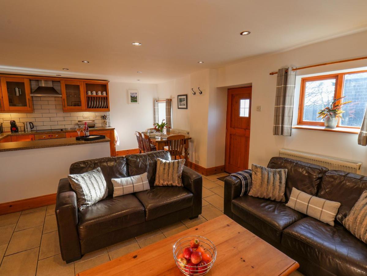Hayloft Cottage Staintondale Exteriör bild